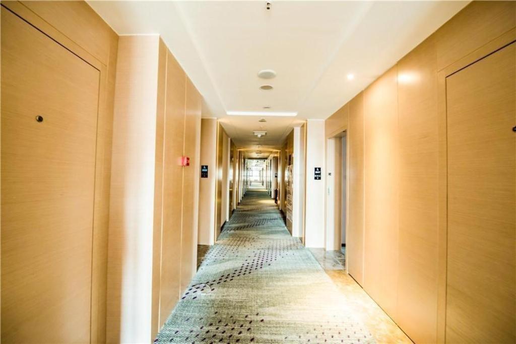 Lavande Hotel Luzhou Bbq New World Экстерьер фото
